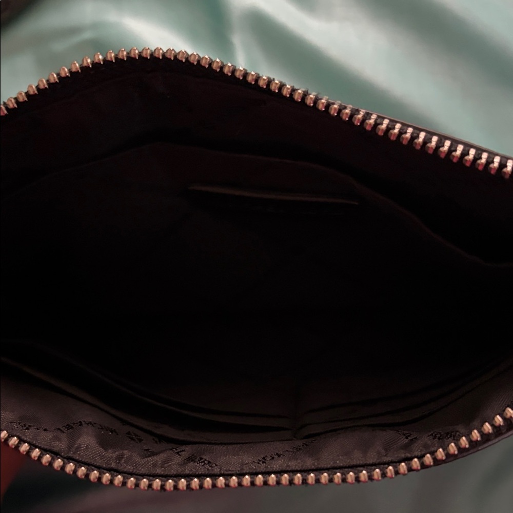 Michael Kors Logo Pouch - Picture 4 of 4